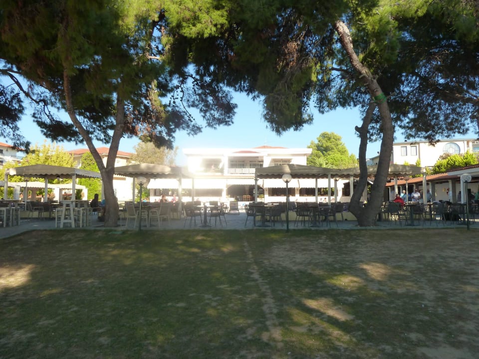 Blick zum Pool Hotel Portes Beach