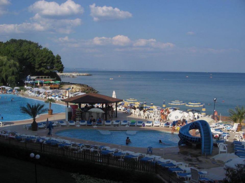 Blick auf Pool und Meer HVD Riviera Beach