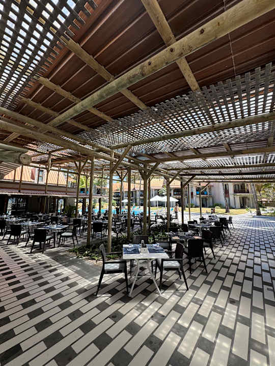 Gastro Crystals Beach Resort Belle Mare, a member of Radisson Individuals