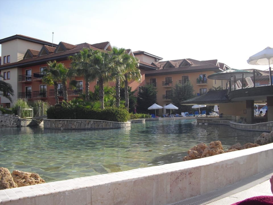 Pool- rechts Poolbar Club Grand Aqua