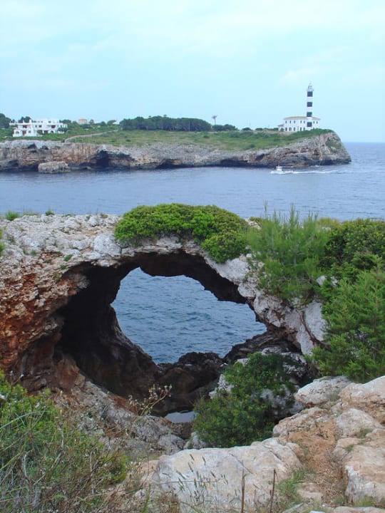 Скала в местечке Портоколом Grupotel Cala Marsal Nature Hotel