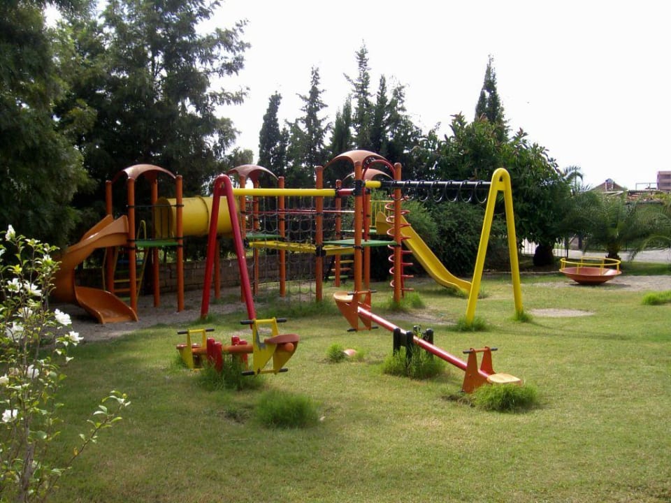 Ein Spielplatz Club Grand Side