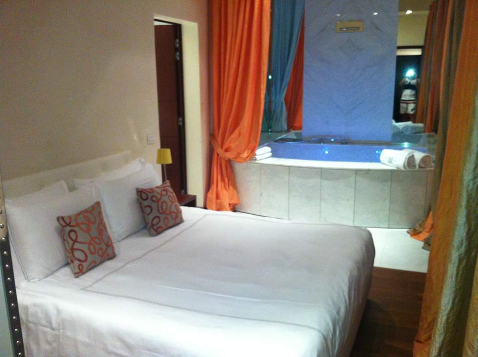 Blick vom Flur auf das Schlafzimmer Apartments Platinhome Ricasoli