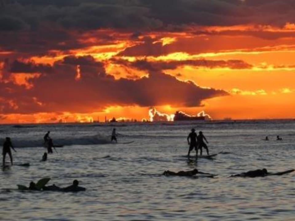 Bis in die Nacht Hotel Aston Waikiki Circle