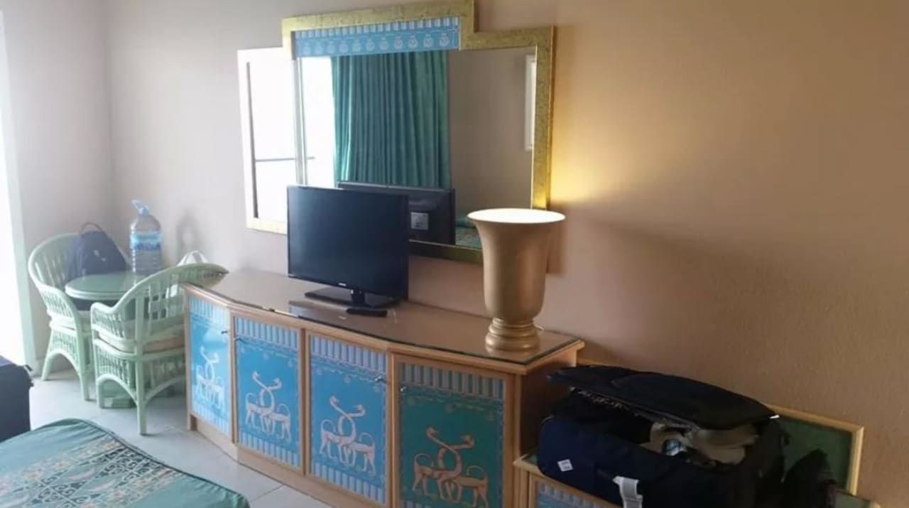 Zimmer, Kühlschrank im Schrank Hotel Best Negresco