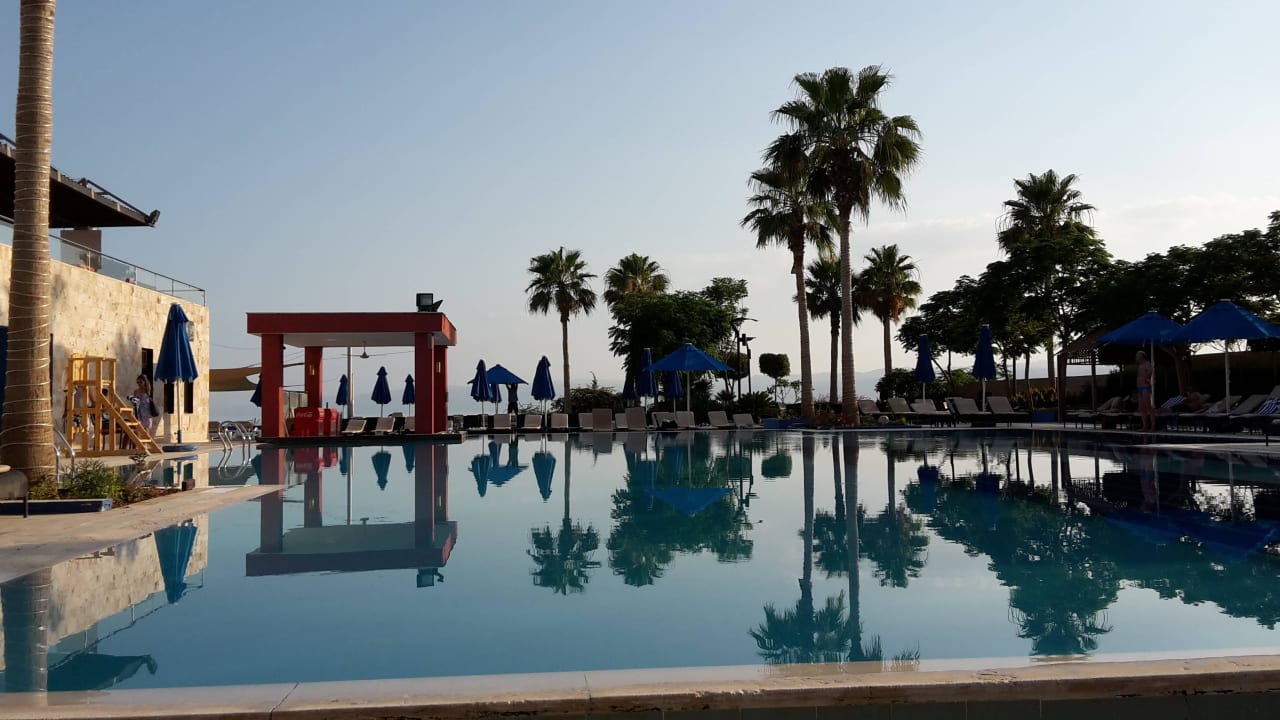 Poll Ramada Resort Dead Sea