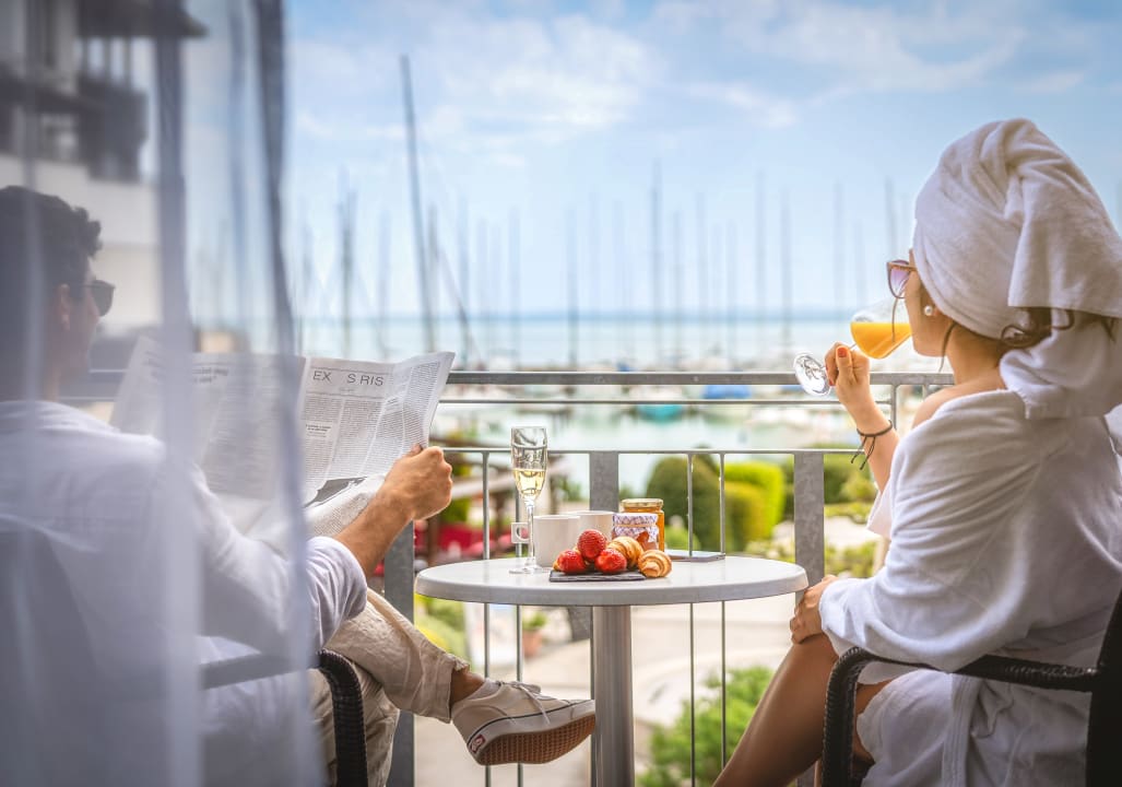 Gastro Hotel Golden Lake Resort