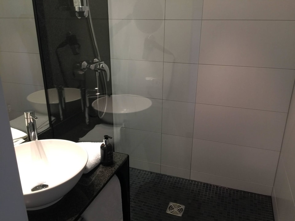 Kleines Badezimmer Motel One Nürnberg-City