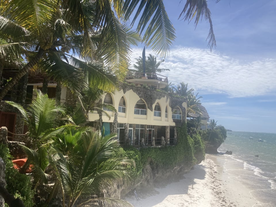 Strand Bahari Beach Hotel
