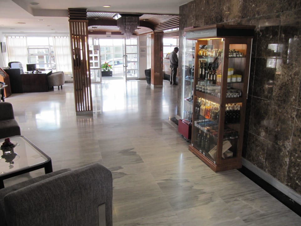 Lobby, rechts Rezeption Hotel Clumba