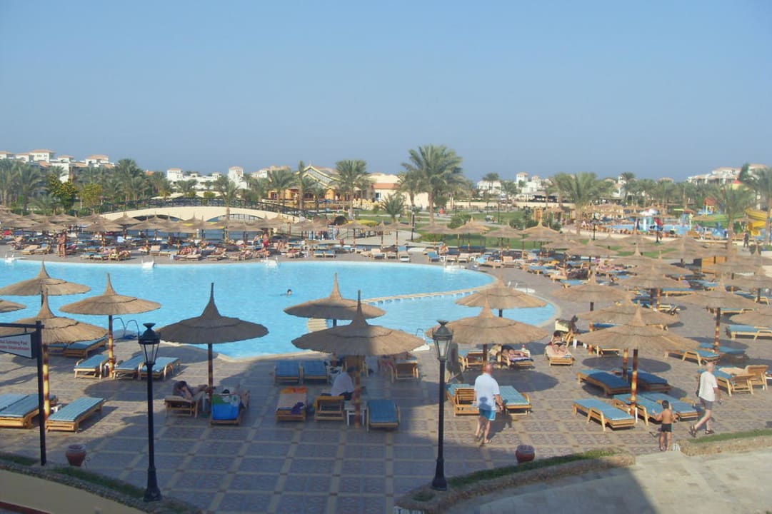 Blick vom Restaurant auf die Anlage Pickalbatros Dana Beach Resort - Hurghada