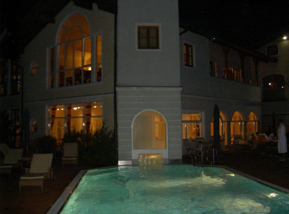 Aussenpool bei Nacht Genussdorf Gmachl - Hotel & Spa