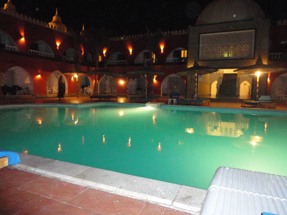 Basen nocą Pickalbatros Alf Leila Wa Leila Resort - Neverland Hurghada