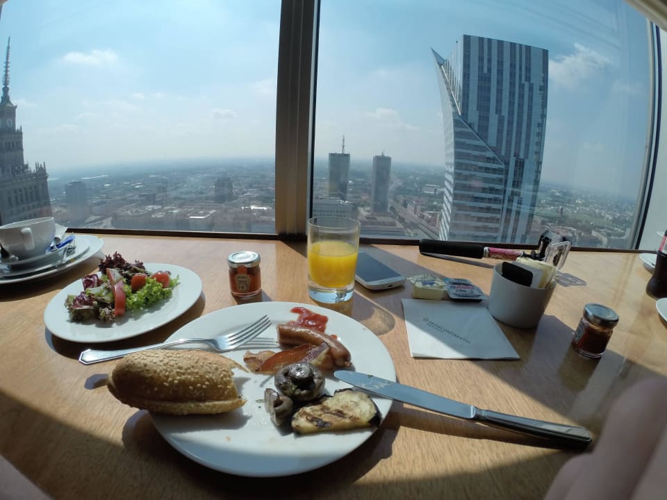 Śniadanie w saloniku z widokiem na Warszawę InterContinental Warszawa