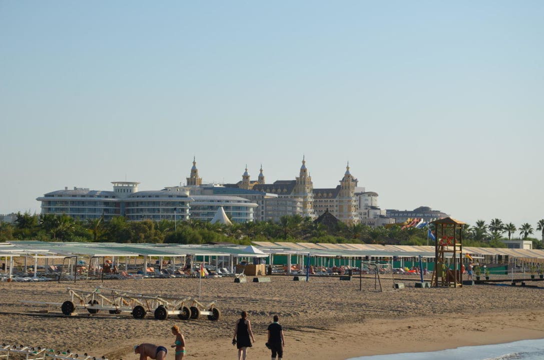 Blick vom Strand Limak Lara Deluxe Hotel & Resort