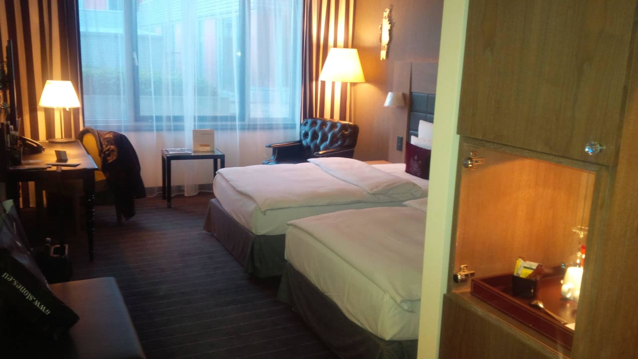 Zimmeransicht! Mövenpick Hotel Stuttgart Airport