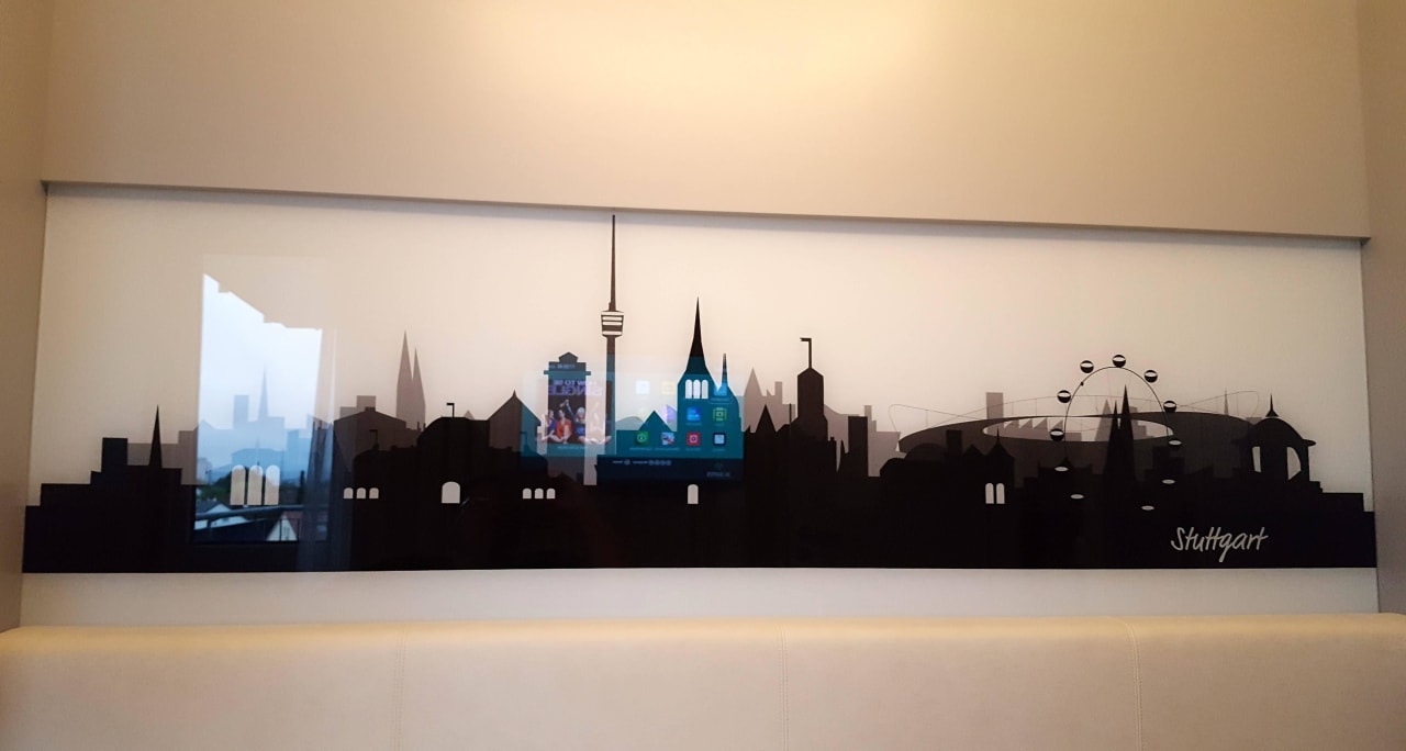Stuttgartlampe hinter dem Bett MASEVEN Stuttgart SI-Centrum