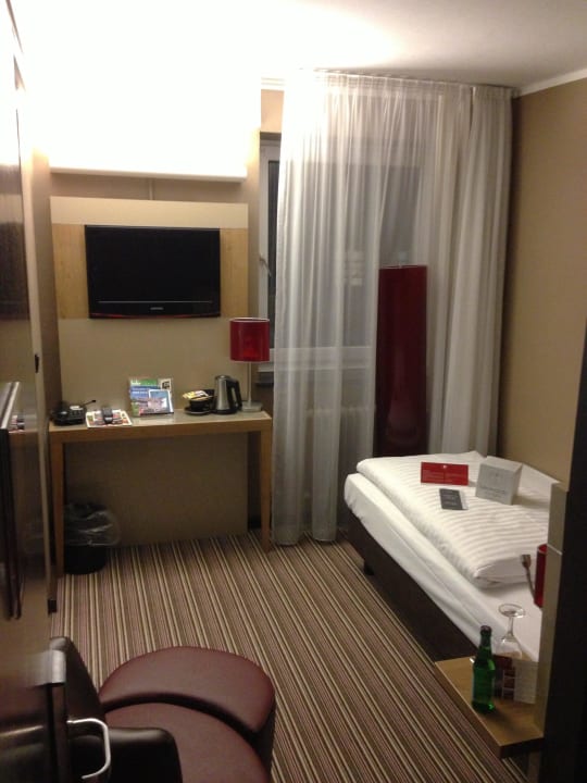 Schickes, kleines Einzelzimmer Leonardo Boutique Hotel Munich