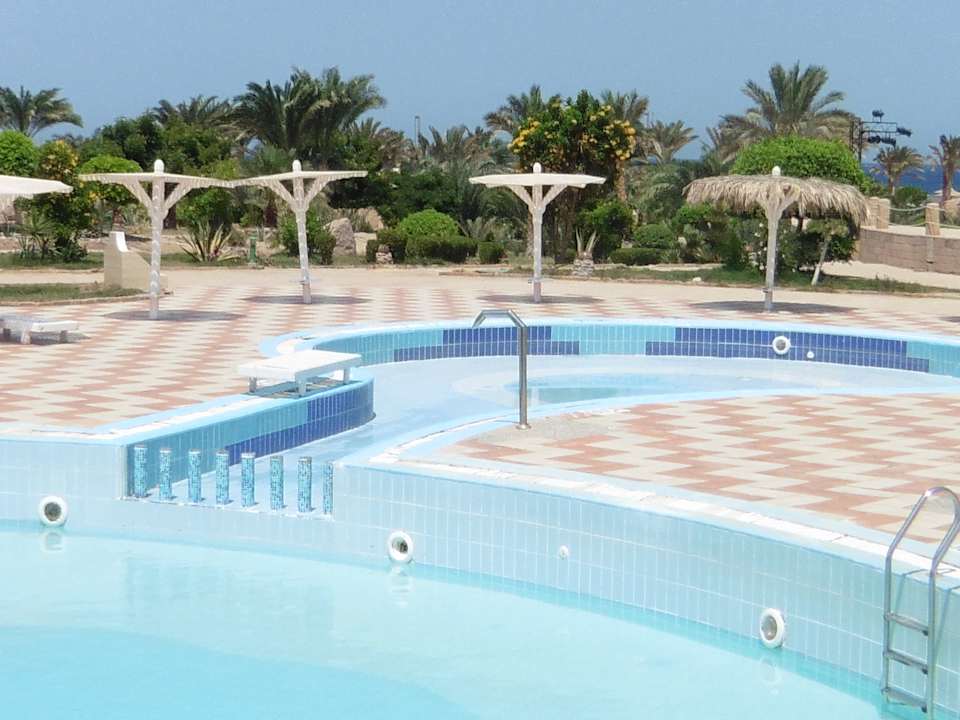 Pool Pensée Royal Garden Beach Resort