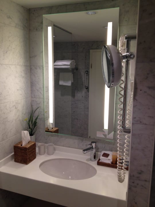 Badezimmer Sheraton Berlin Grand Hotel Esplanade
