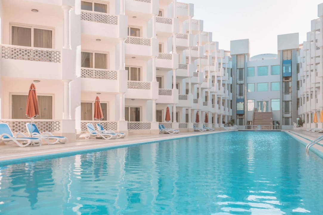 Pool White Valley Palace