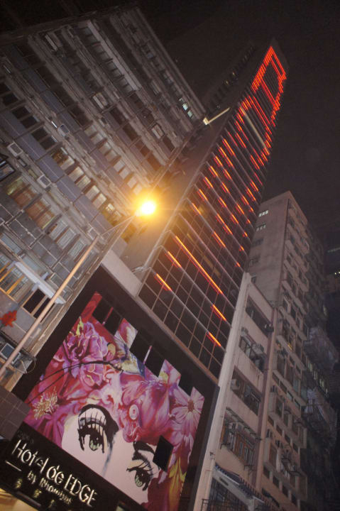 Das Hotel von aussen bei Nacht Butterfly on Waterfront Boutique Hotel