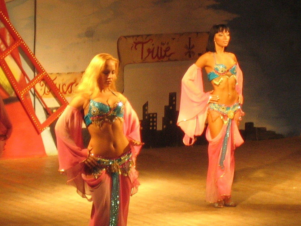 Show am Abend im Moulin Rouge Charmillion Club Resort