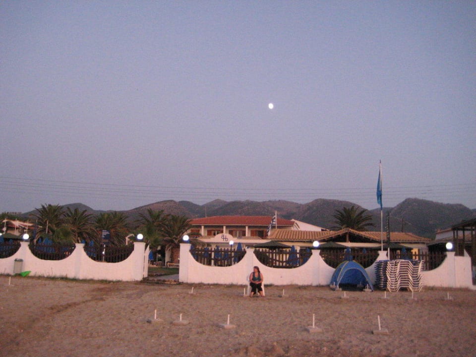 Hotel vom Strand aus Acharavi Beach Hotel