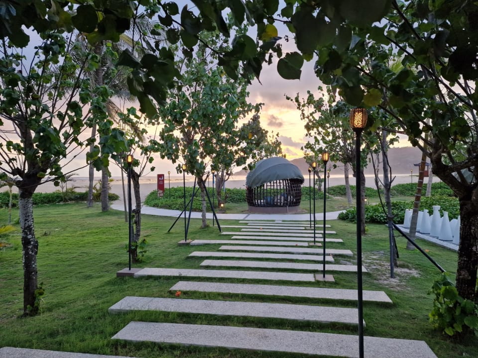 Gartenanlage Pullman Lombok Merujani Mandalika Beach Resort