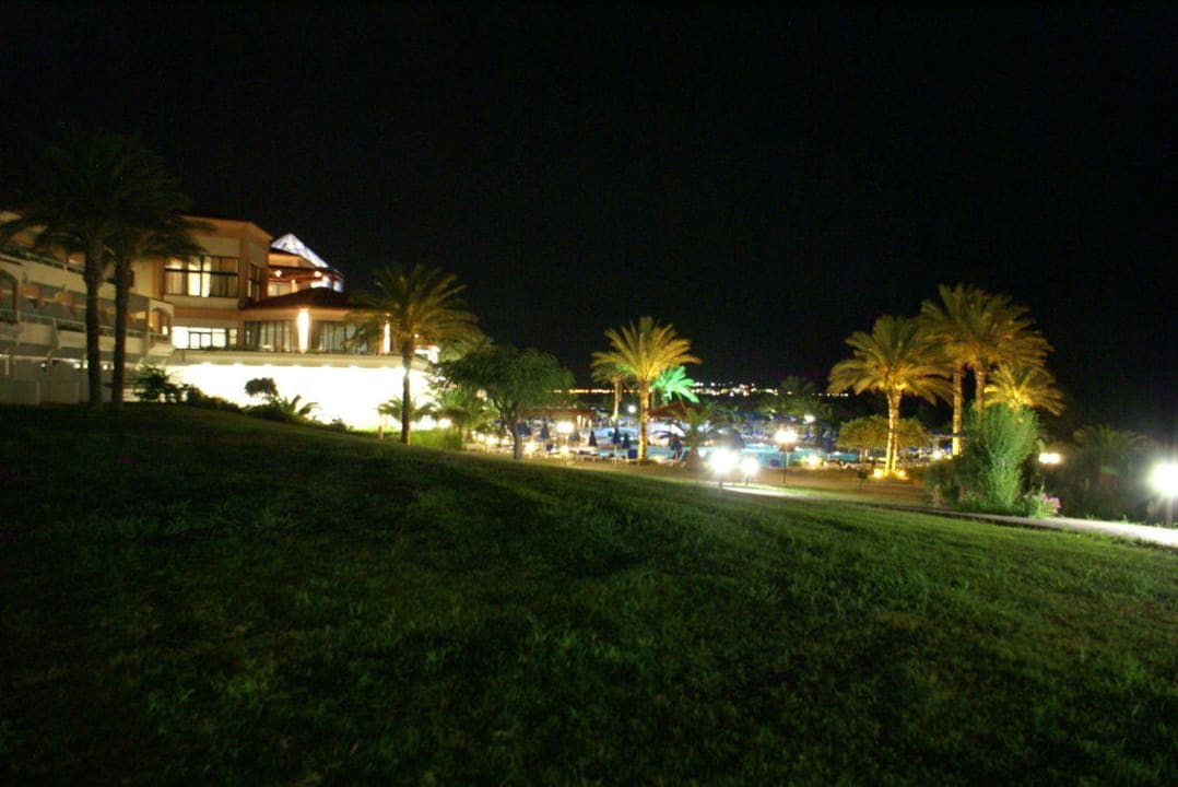 Pool bei Nacht Rodos Princess Beach Hotel & Spa