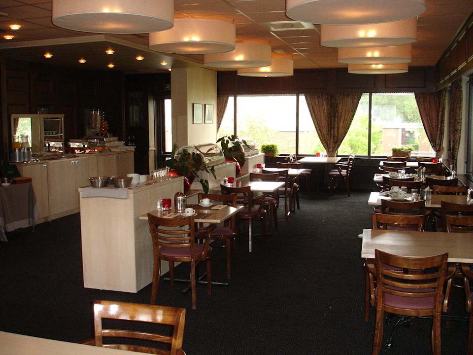 Resteraunt mit Blick auf das Büffet Hotel Tulip Inn Franeker