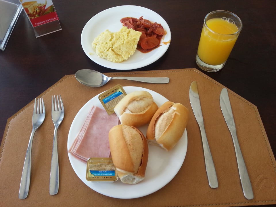 Mein Frühstück mit gekochtem Schinken, Rührei... Hotel Internacional Palace