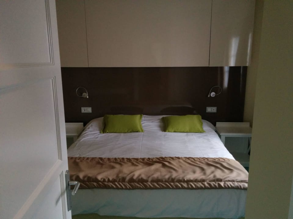 Renoviertes Schlafzimmer Apartamentos LIVVO Morromar
