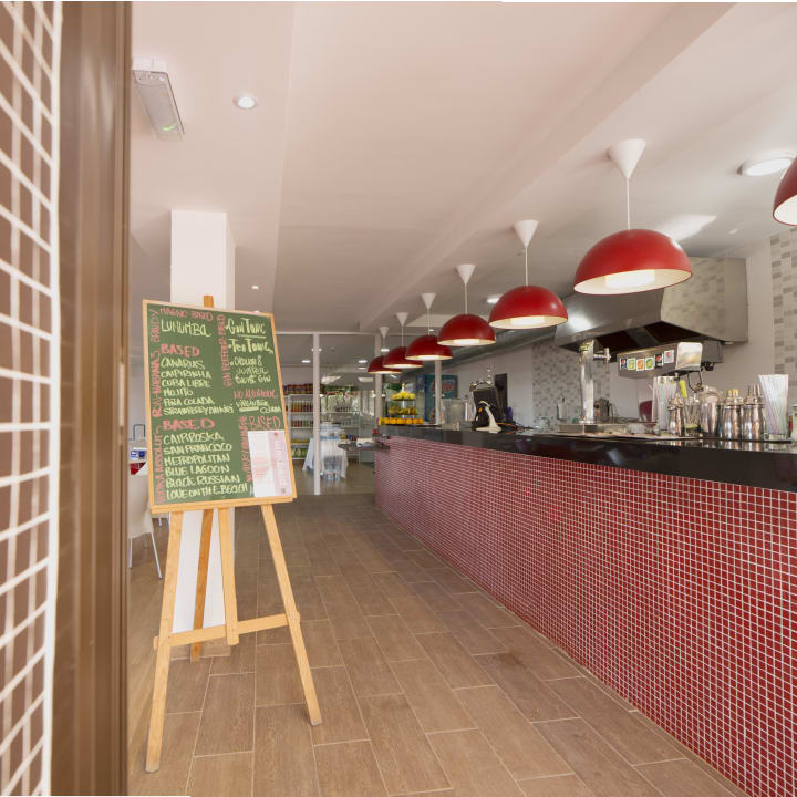 Pool Bar Coral Los Alisios