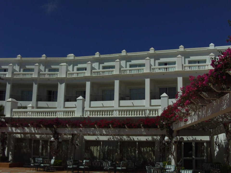 Blick von der Liegeterrasse in Richtung Hotel Hotel Riu Palace Maspalomas Adults Only