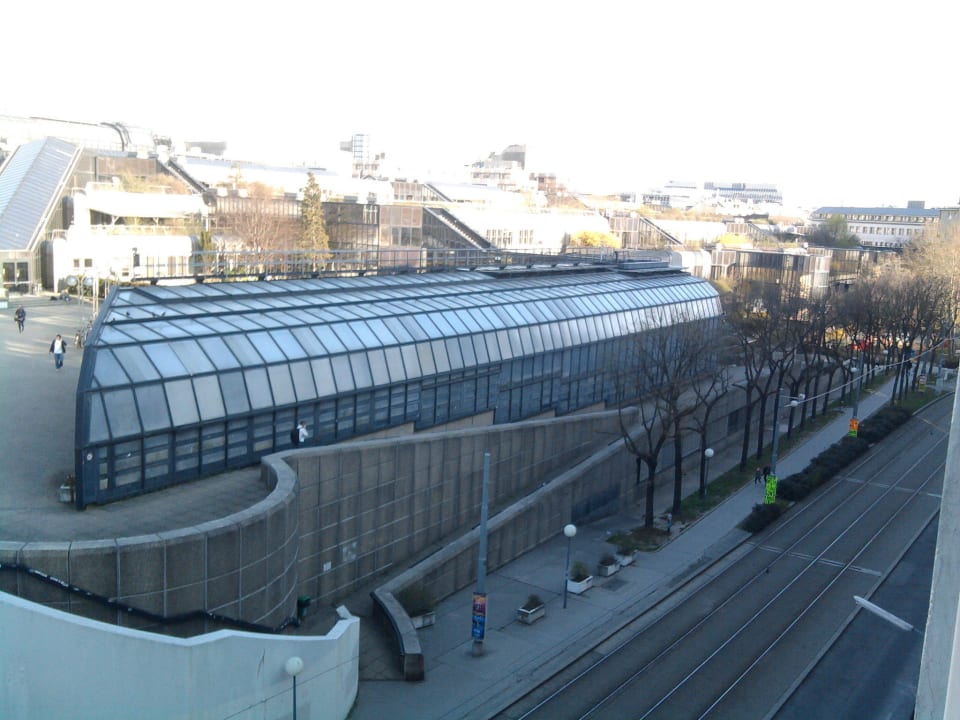 Blick zur Wirtschaftsuni Arthotel ANA Katharina