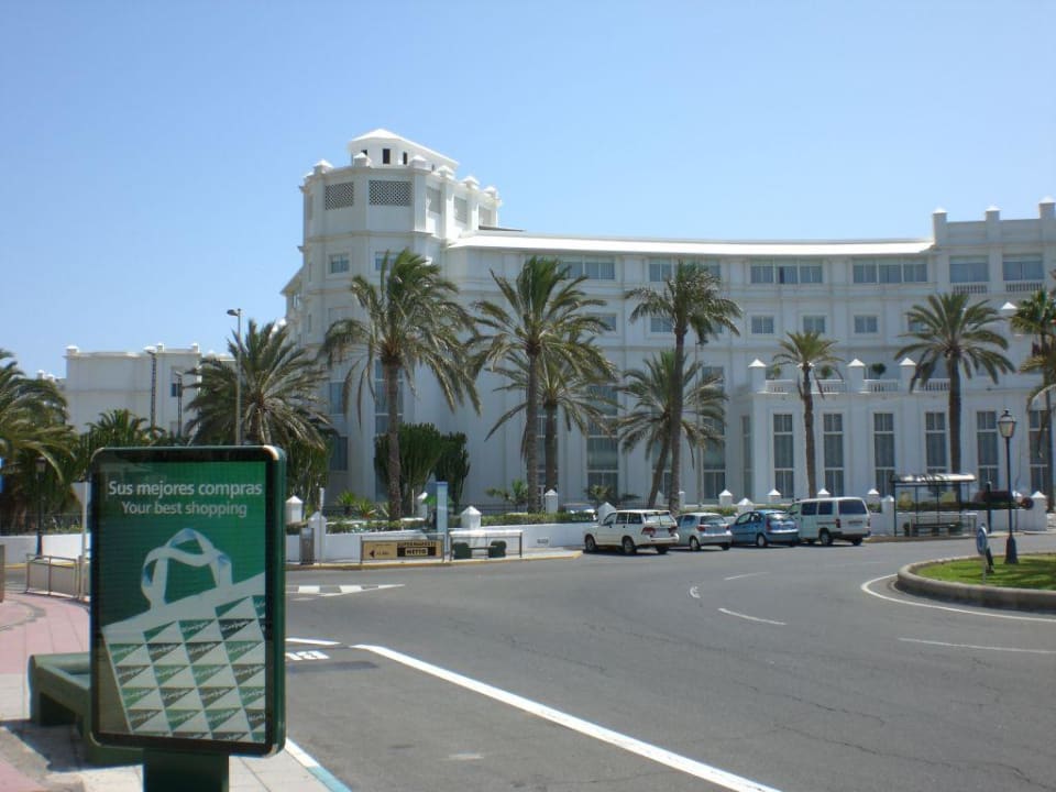 Blick vom Kreisel aus Hotel Riu Palace Maspalomas Adults Only