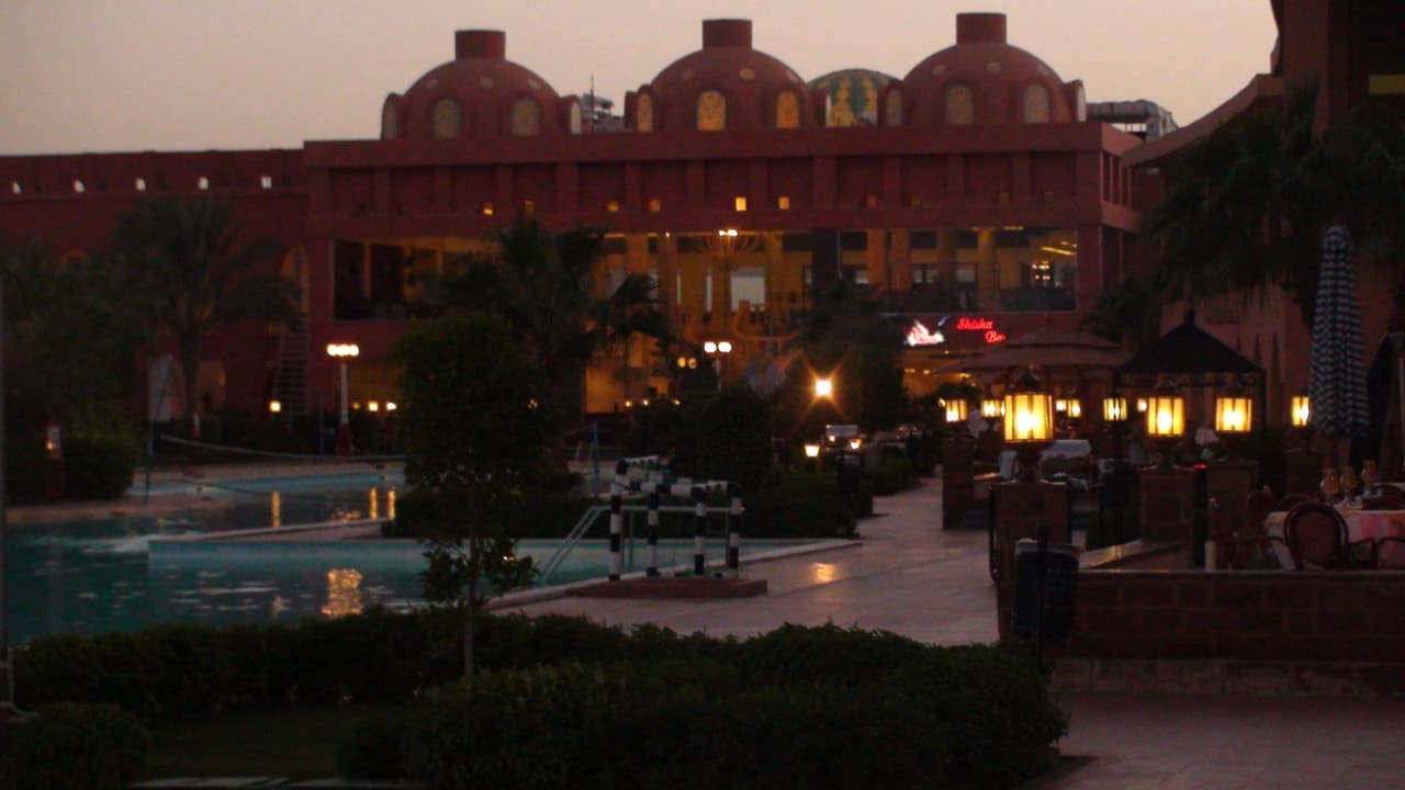 Außenansicht vom Restaurand Cleopatra Titanic Beach Spa & Aqua Park
