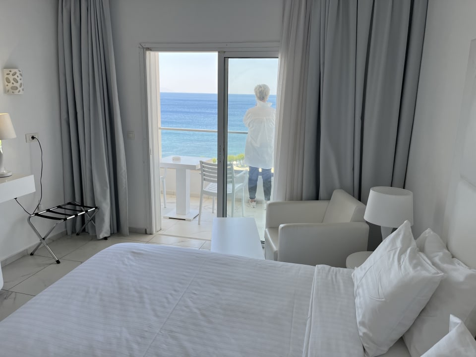 Zimmer Dimitra Beach Hotel & Suites