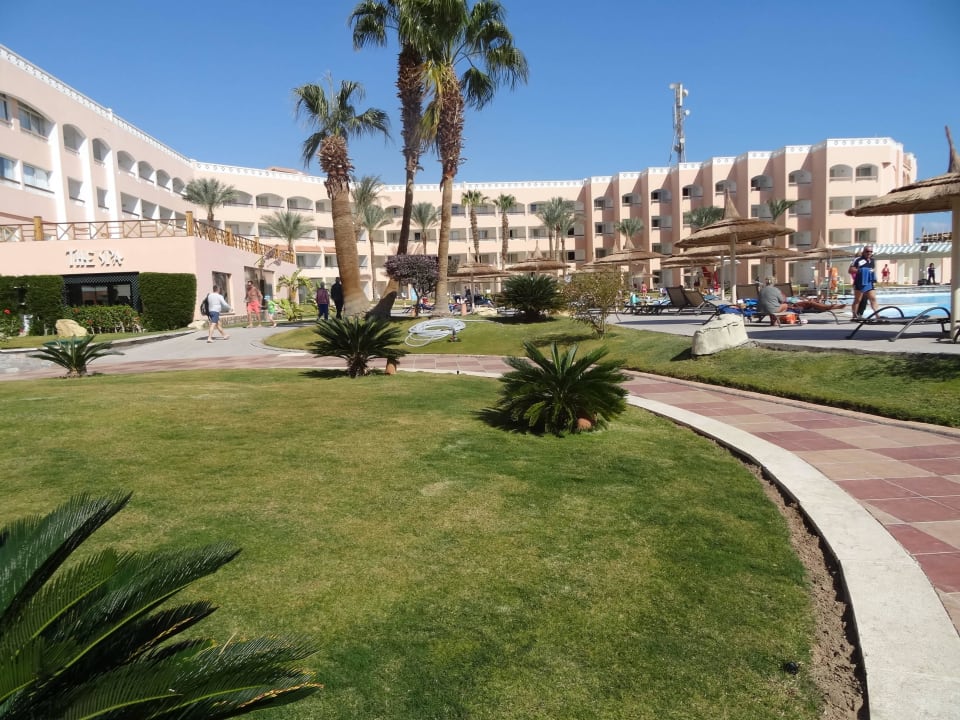 Blick auf das Hauphaus Beach Albatros Resort