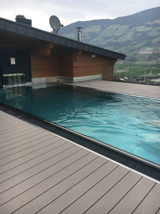 Skypool im 5. Stock adults only Mia Alpina . Zillertal Family Retreat