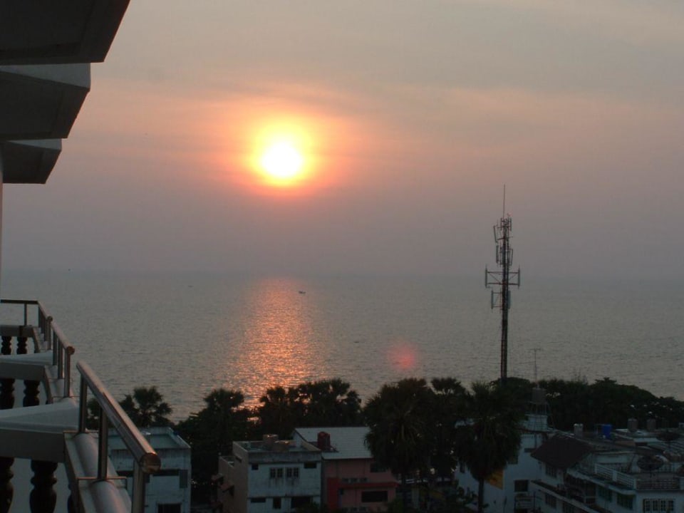 Sonnenuntergang Hotel Jomtien Thani