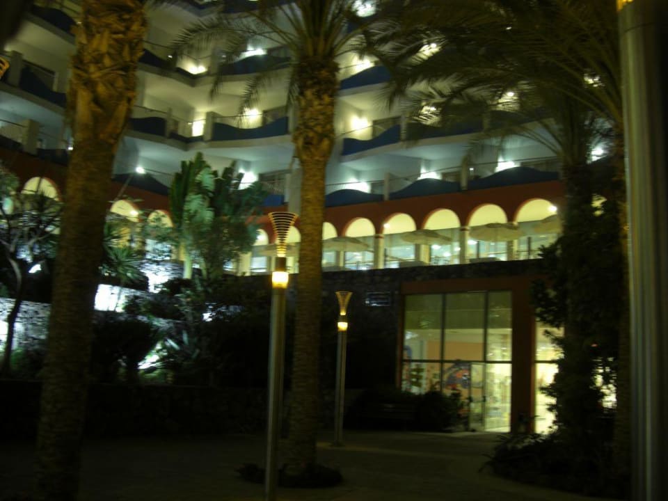 Hotel bei Nacht R2 Pajara Beach