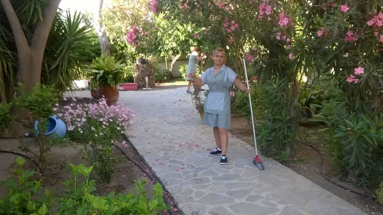 Gartenpflege... Apollon Hotel