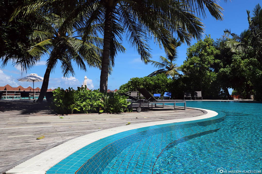 Hauptpool ROBINSON MALDIVES