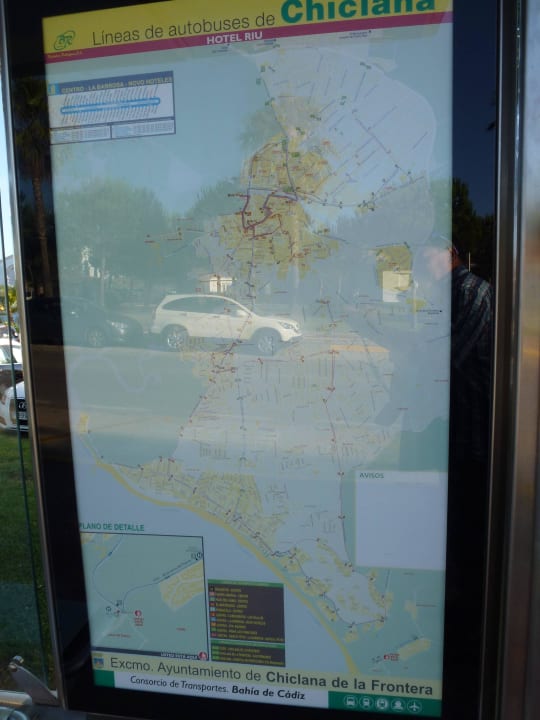 Vor dem Hotel eine Bushaltestelle Hotel Riu Chiclana