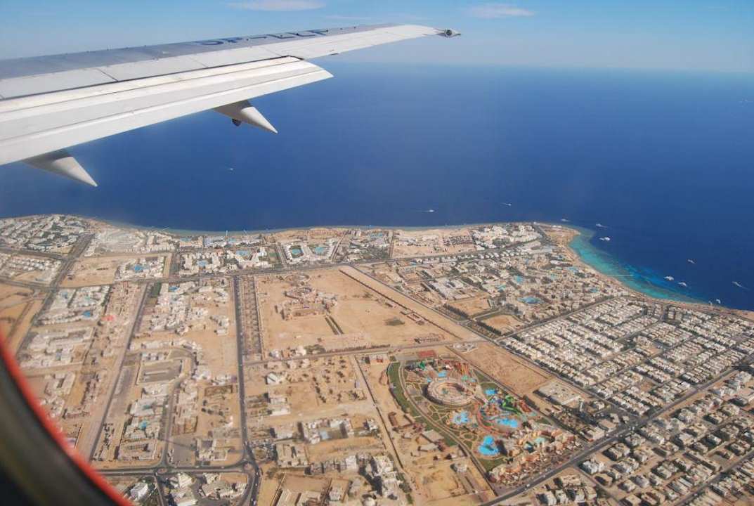 Widok hotelu z samolotu Hotel El Faraana Reef Resort