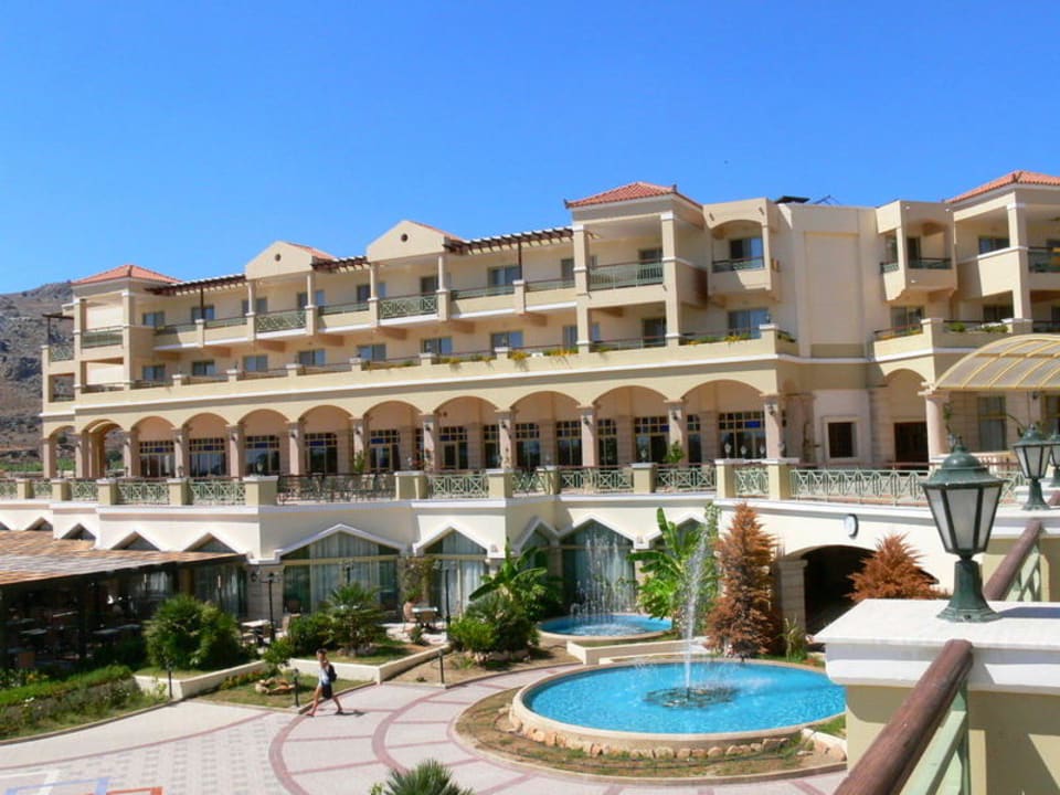Springbrunnen vor dem Haupthaus Lindos Princess Beach Resort & Spa