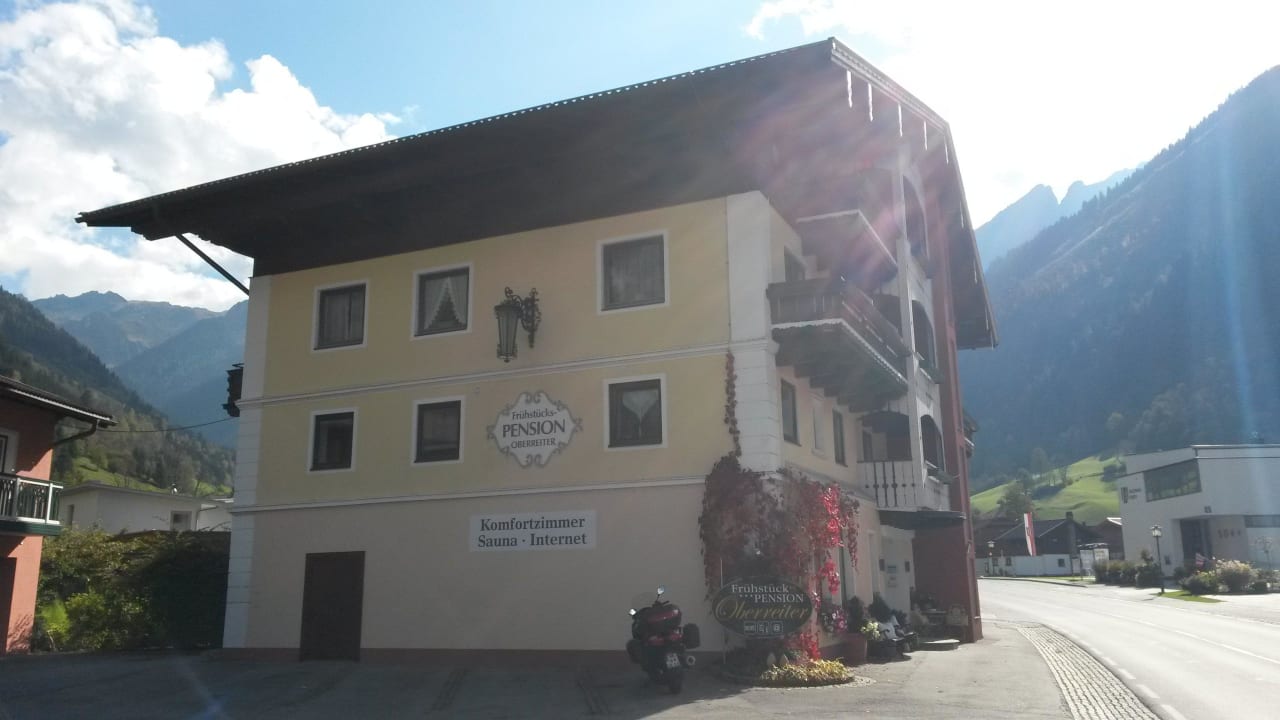 Blick auf die Pension mit meinem Bike Pension Oberreiter Fusch
