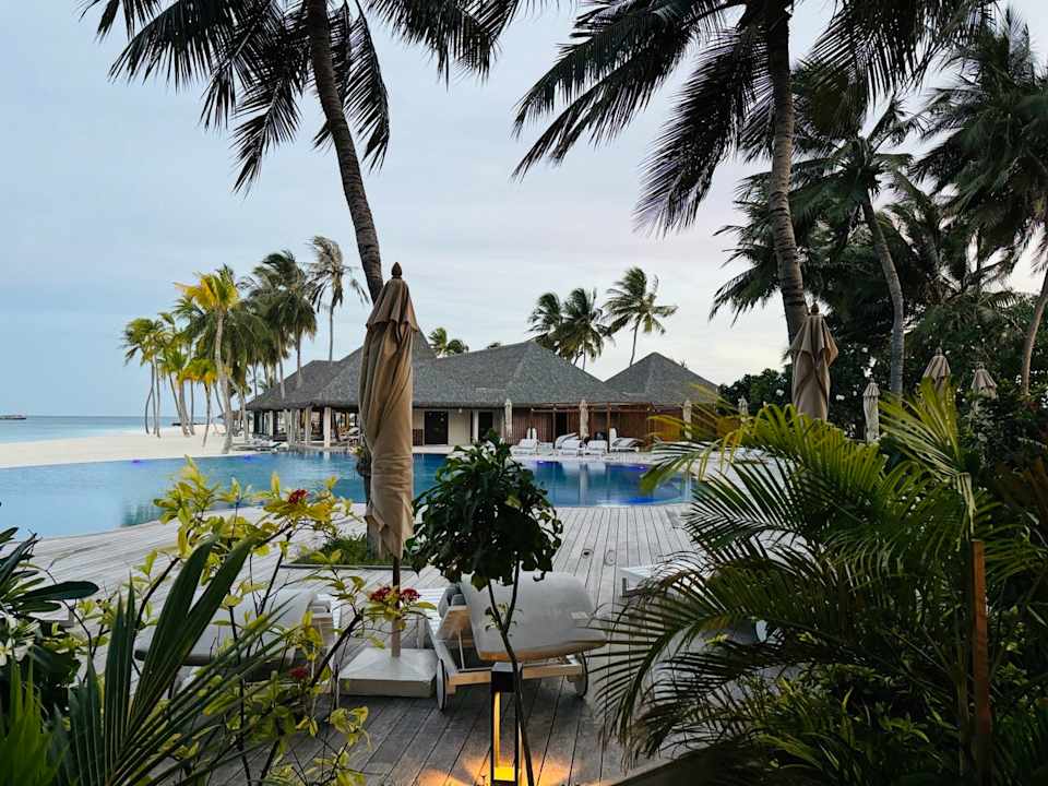 Pool Veligandu Maldives Resort Island